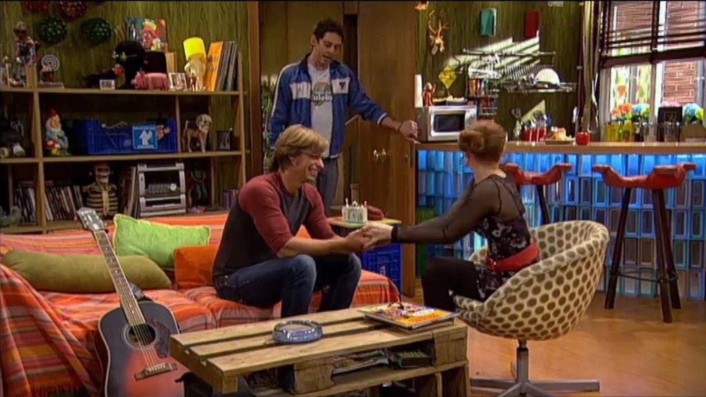 Le pide a Lorena que se vaya con él a cantar a Miami