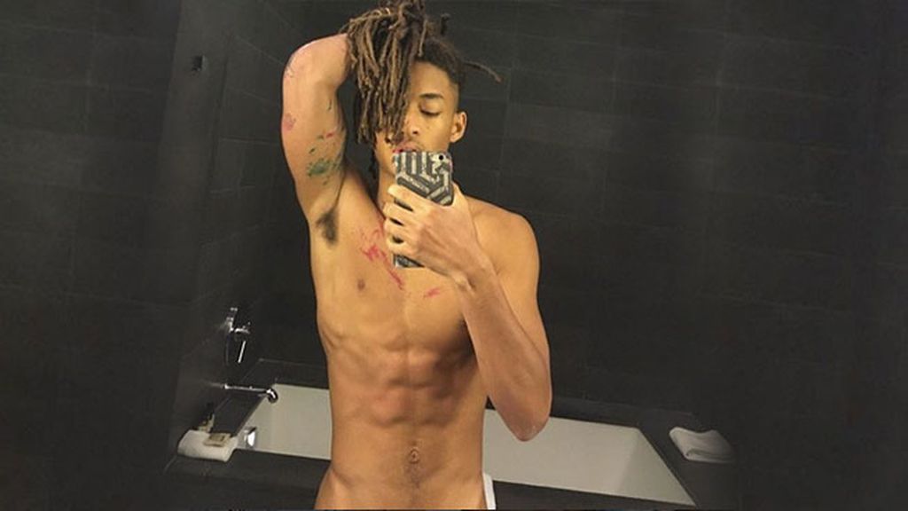 Julio: "La foto que volvió loco a intenet" by Jaden Smith