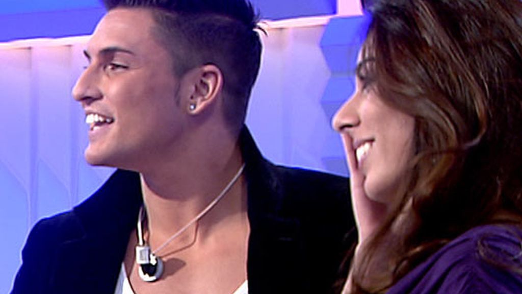 Víctor entra a pretender a Indhira