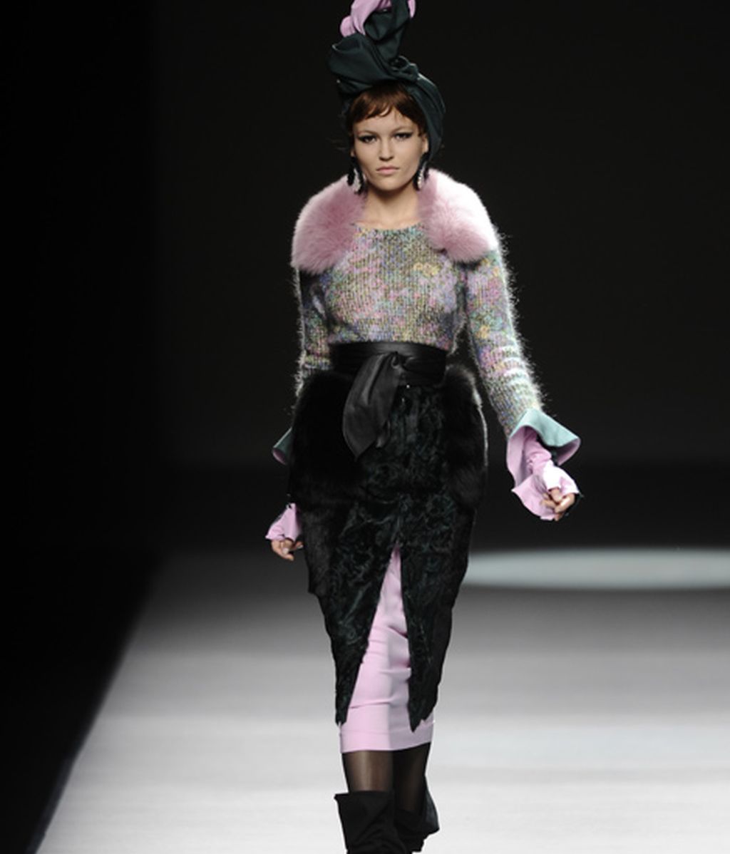 Estilo y glamour llenan la pasarela