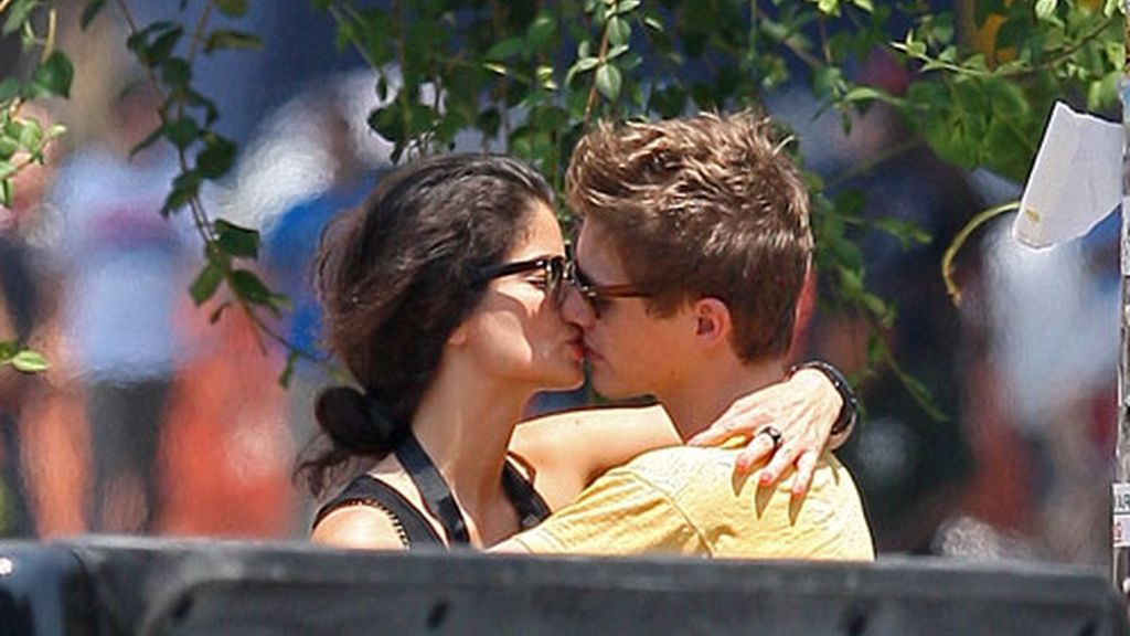 Xavier Samuel, con su novia