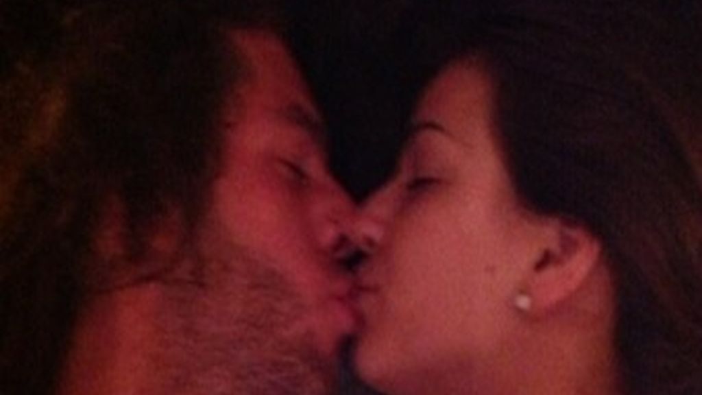 El álbum de los muñecos fuera de la casa