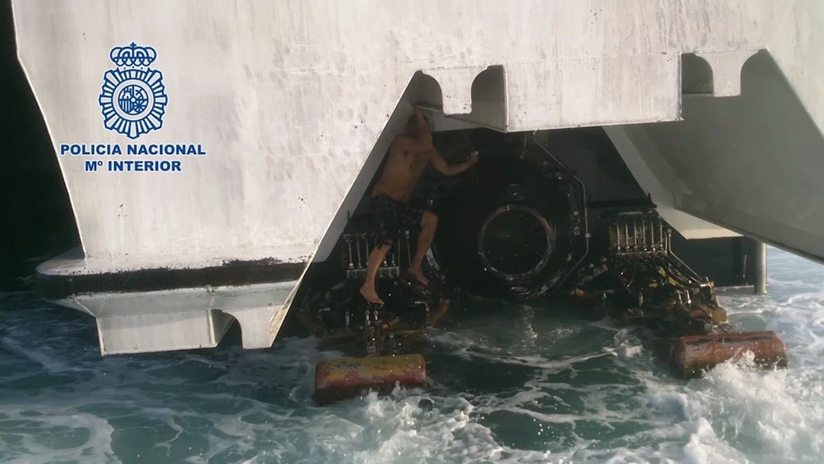 Un inmigrante intentó entrar en España agazapado en las hélices de un ferry