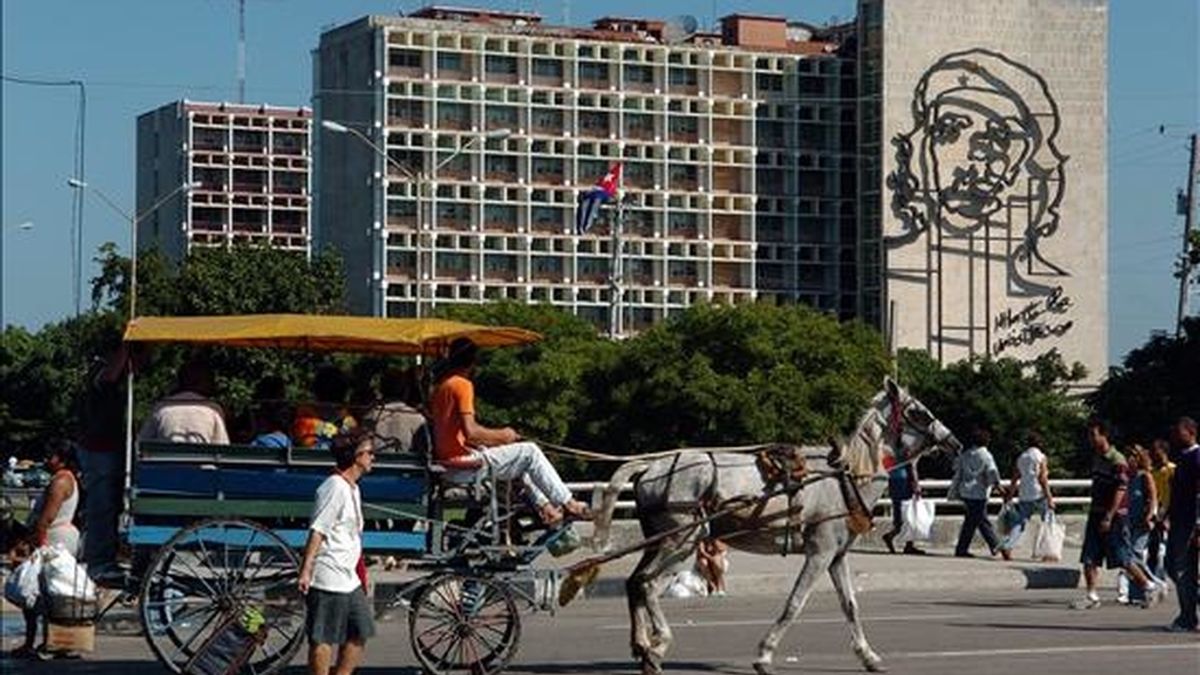 Ricardo Silva Gual, Alfredo Pulido López y Manuel Ubals González salieron directamente de la prisión "Combinado del Este" de La Habana, donde estaban recluidos desde hace varios días, y llegaron esta tarde al aeropuerto internacional "José Martí". EFE/Archivo