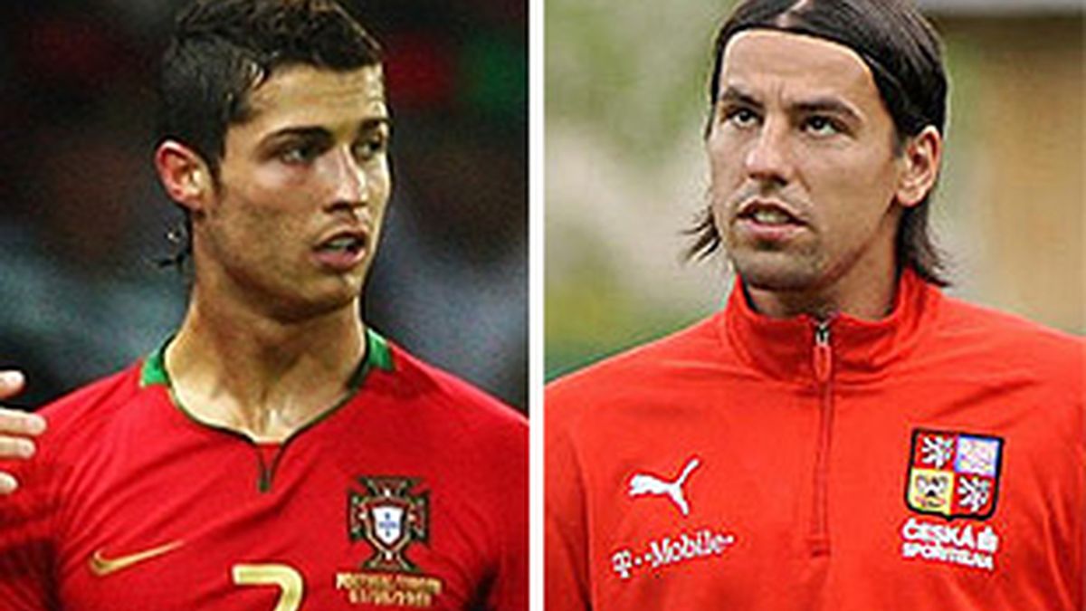 Cristiano Ronaldo y Milan Baros. FOTOS: Web oficial de la Eurocopa.