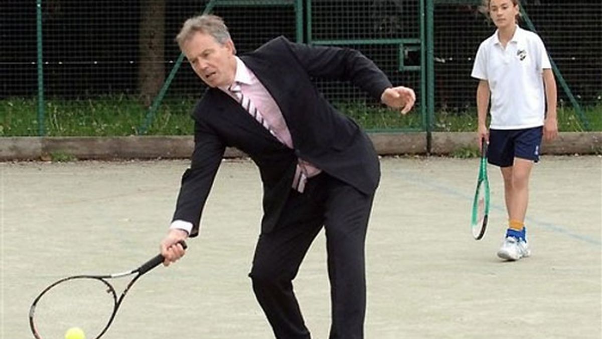 A Tony Blair no se le da mal el tenis, dicen los que le conocen. FOTO: Archivo.