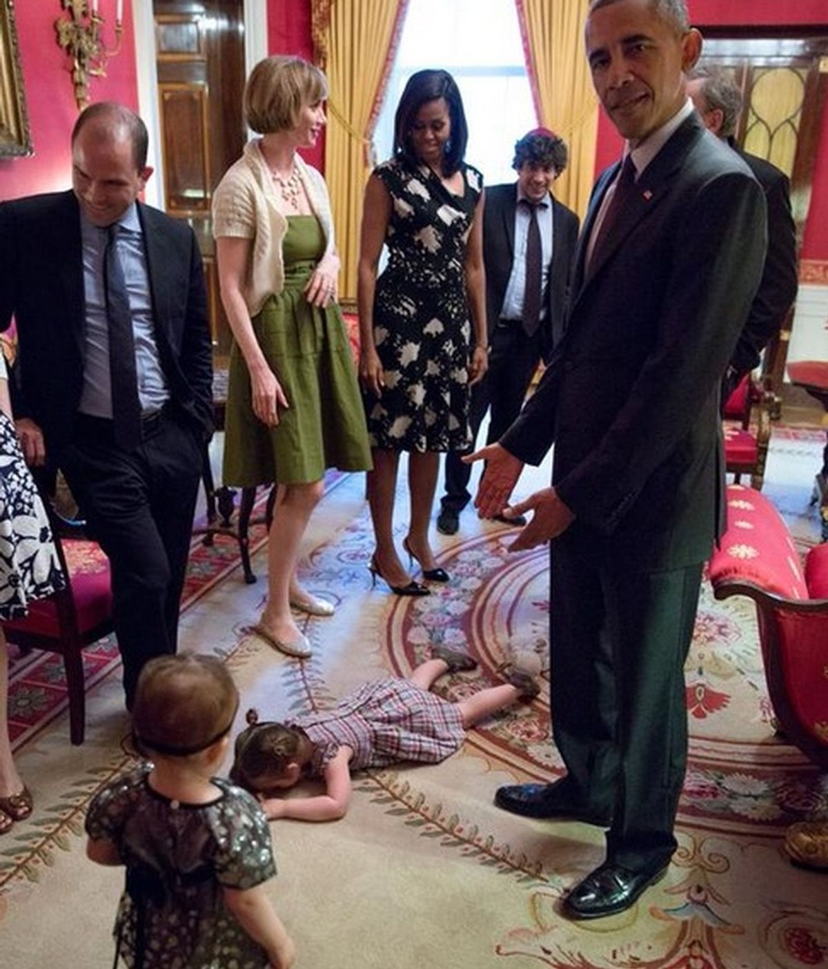 A esta niña parece no gustarle mucho su visita a la Casa Blanca