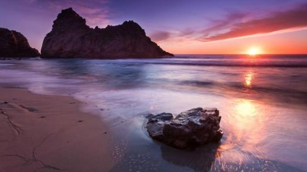 Pfeiffer Big State Beach (California). Una playa de arena de color violeta