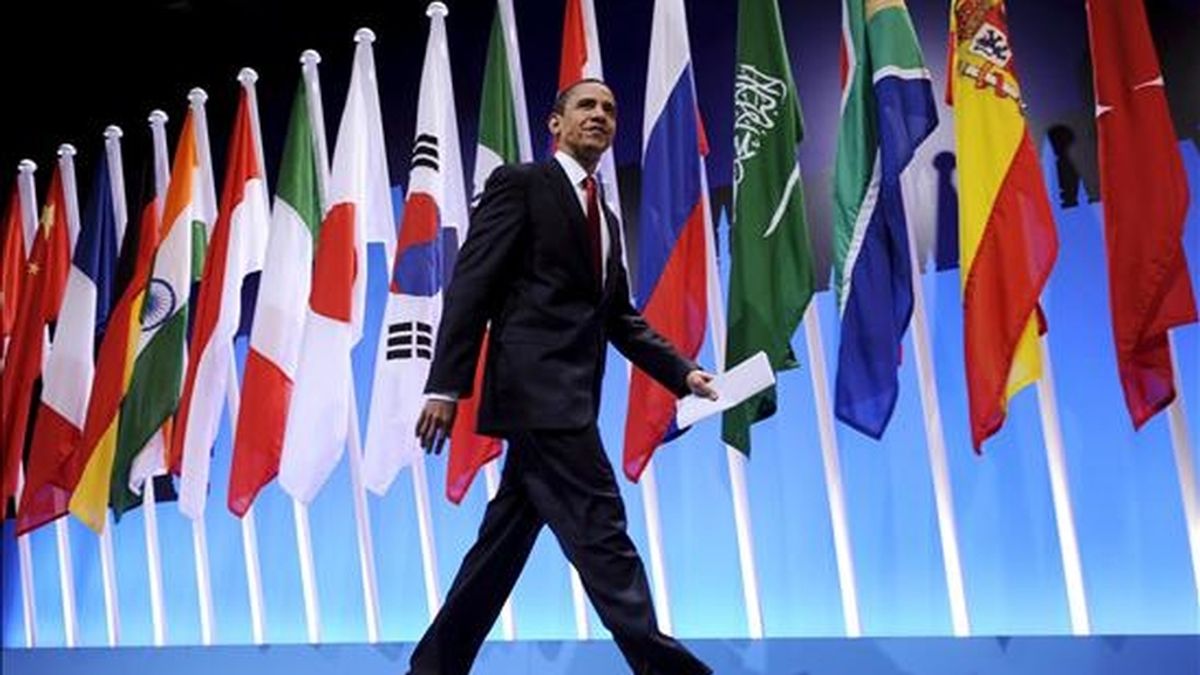 El presidente estadounidense, Barack Obama, abandonó el Reino Unido tras la reunión del G-20. En la imagen, Obama a su llegada a la rueda de prensa ofrecida durante la cumbre del G-20 celebrada en el este de Londres (Reino Unido), el 2 de abril. EFE