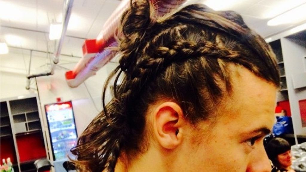 El "no va más": Moño con trenda de espiga lateral by Harry Styles