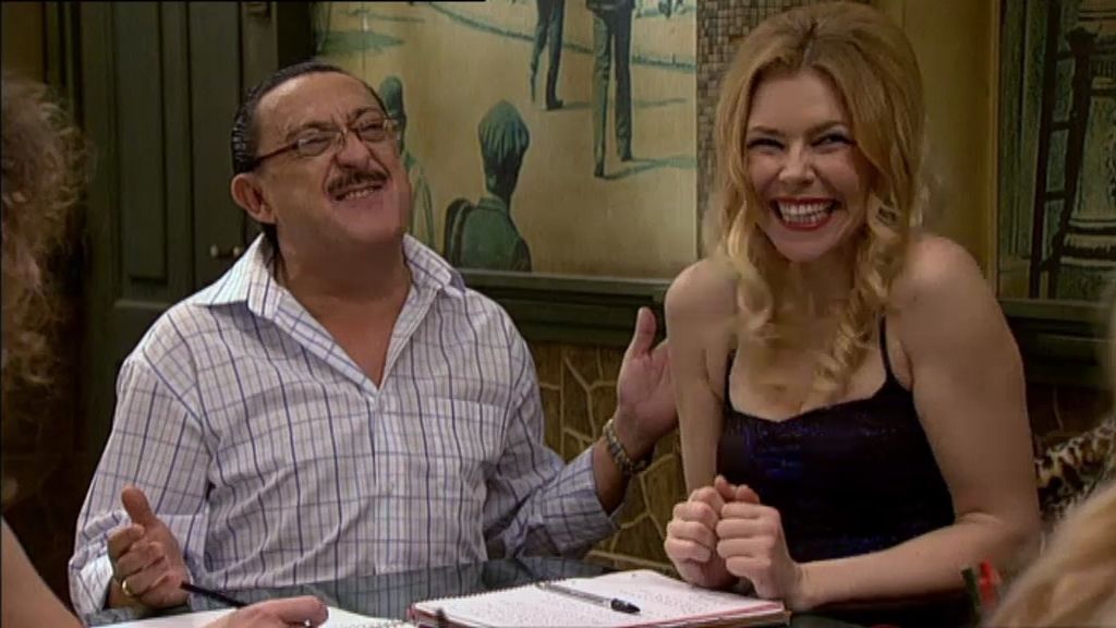 Entre el y Chema consiguen que se libren de su chulo