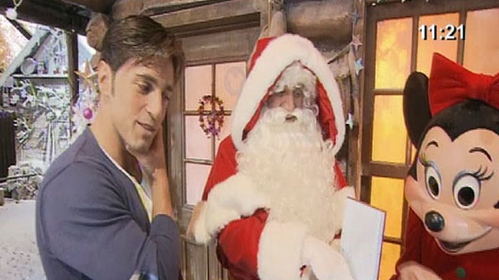 David Bustamante y Paula Echevarría en Disney con su hija Daniela