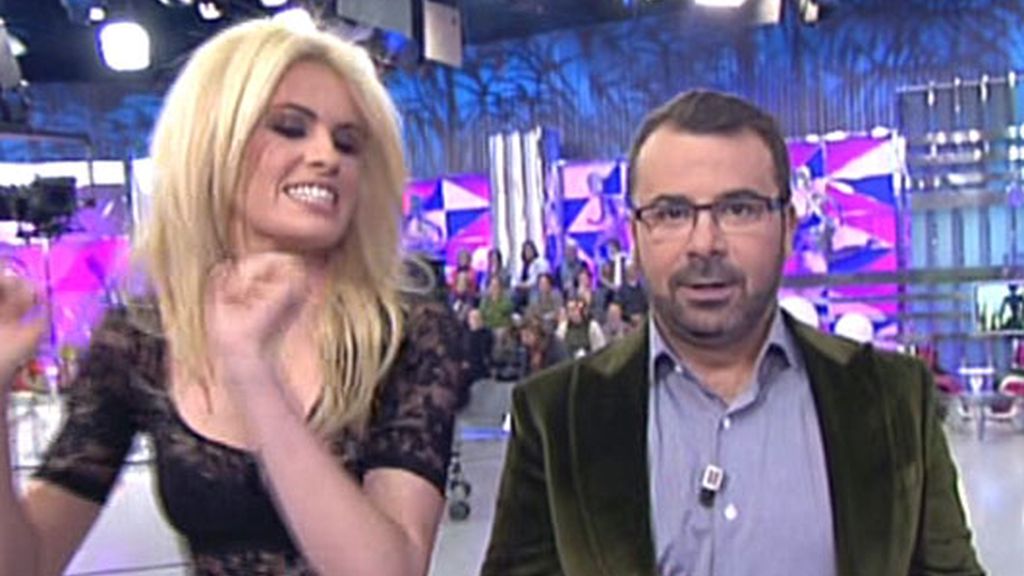 Luciendo transparencias (y piernas)