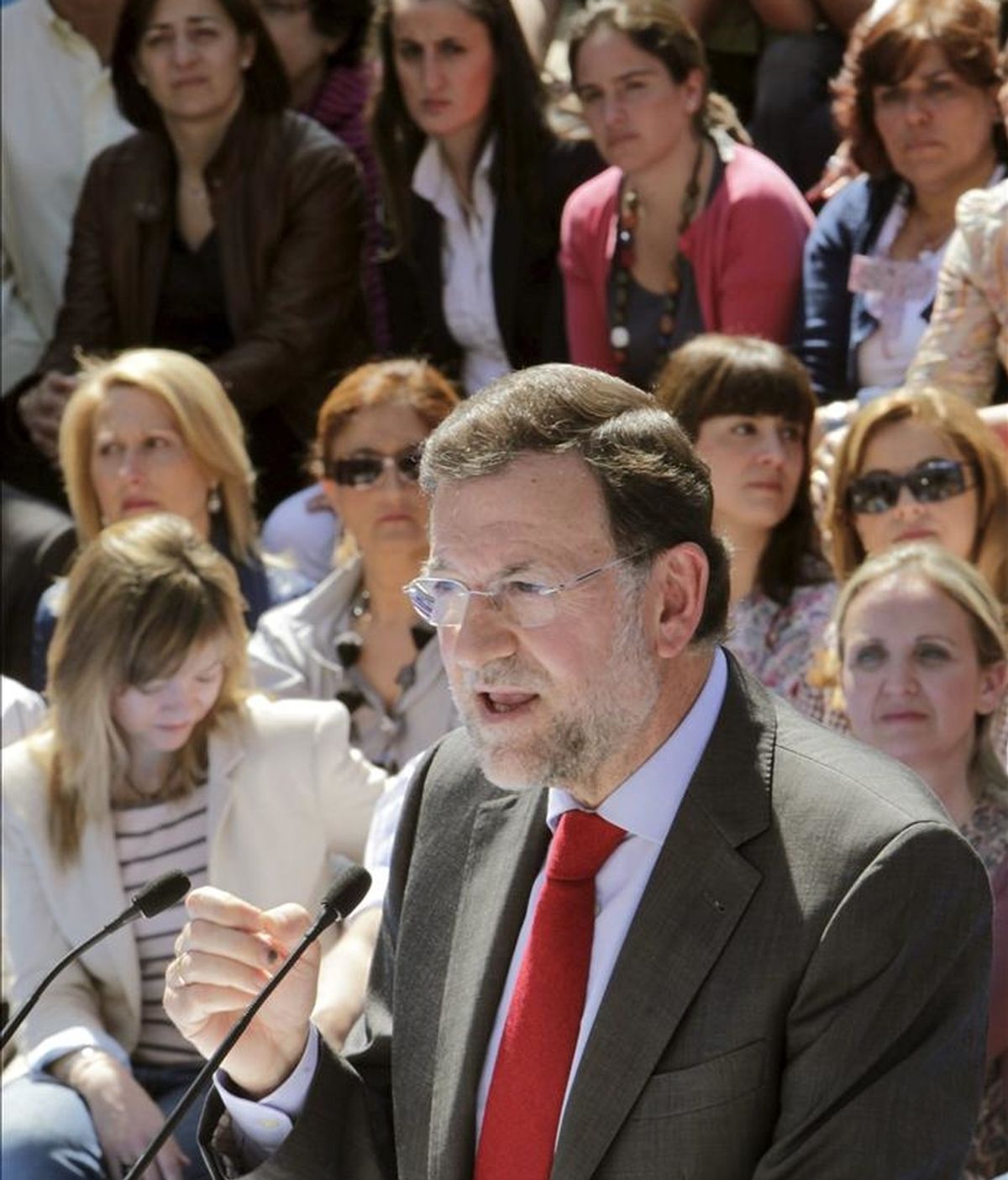 El presidente del PP, Mariano Rajoy, durante su intervención hoy en la convención de candidatas del PP a las próximas elecciones municipales y autonómicas que ha tenido lugar en el Centro Cultural Galileo de Madrid. EFE