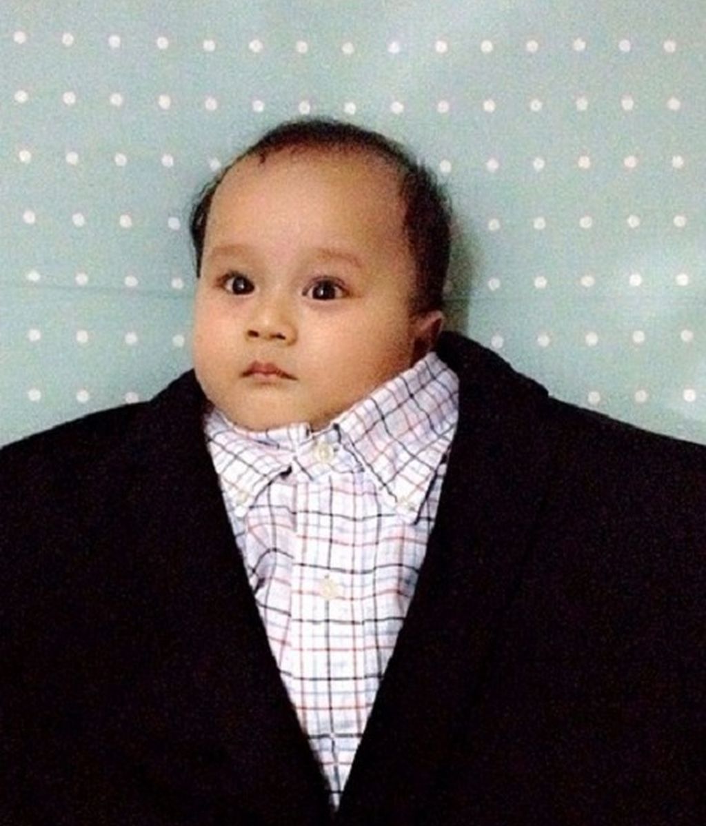 Bebés vestidos de adultos, la última moda en Internet