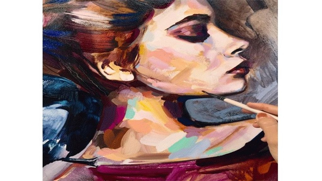 Una joven artista pinta sus seductores sueños y no duda en mostrarlos en la Red