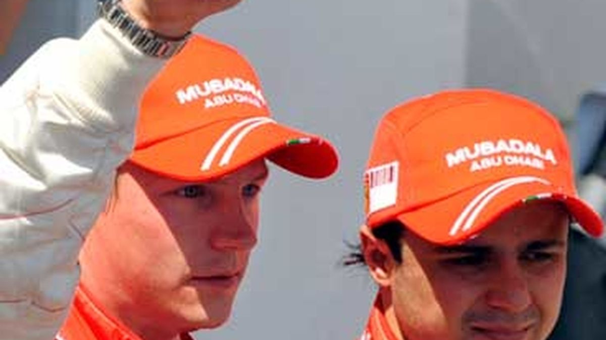 Raikkonen celebra el doblete junto a Massa. Foto: EFE