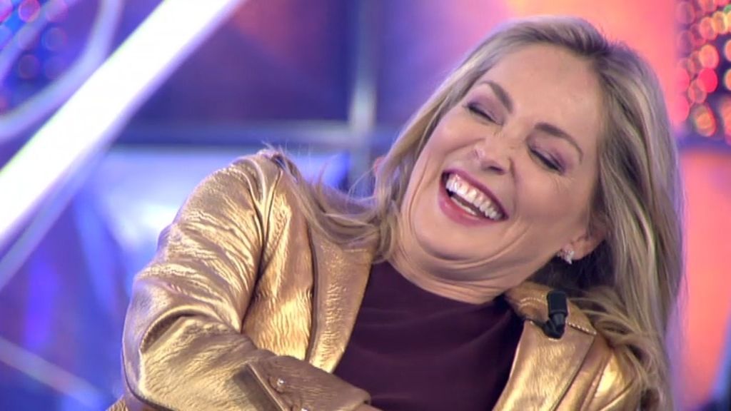 La actriz divierte al público y le emociona con su historia