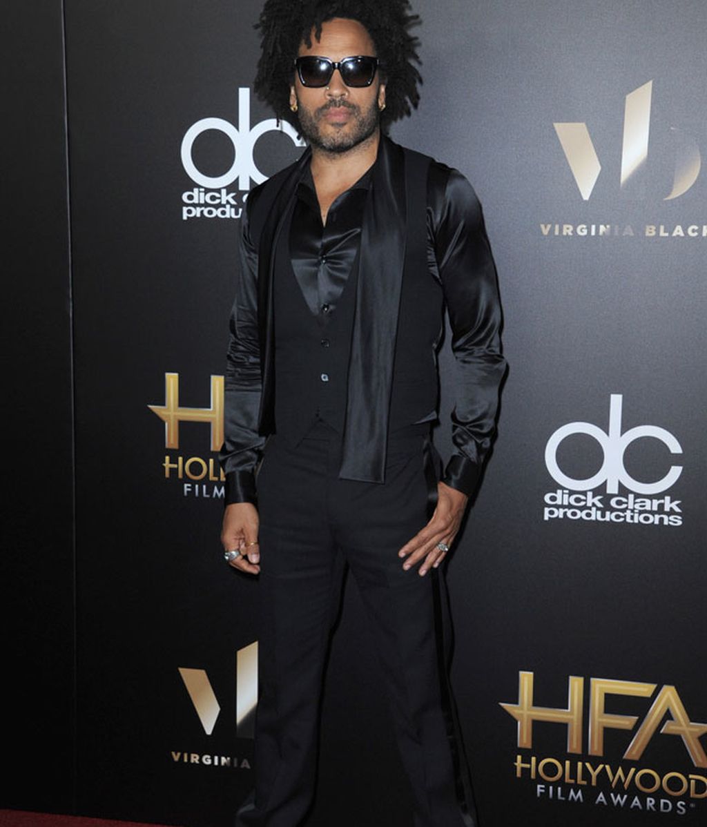 Lenny Kravitz se enfundó en el negro hasta en las gafas