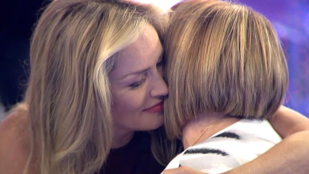 La actriz divierte al público y le emociona con su historia