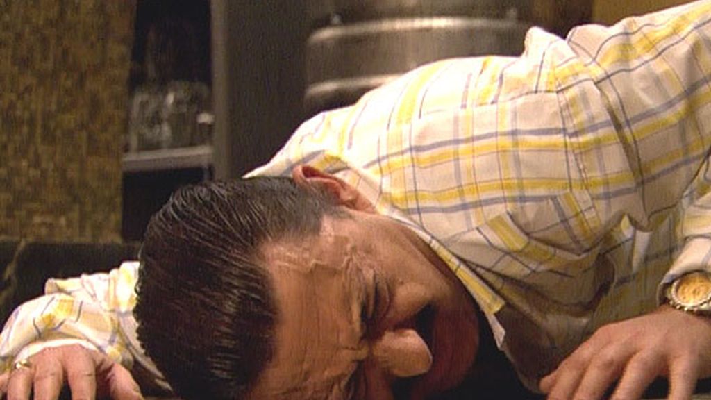 Mauricio, objeto de burla en el barrio