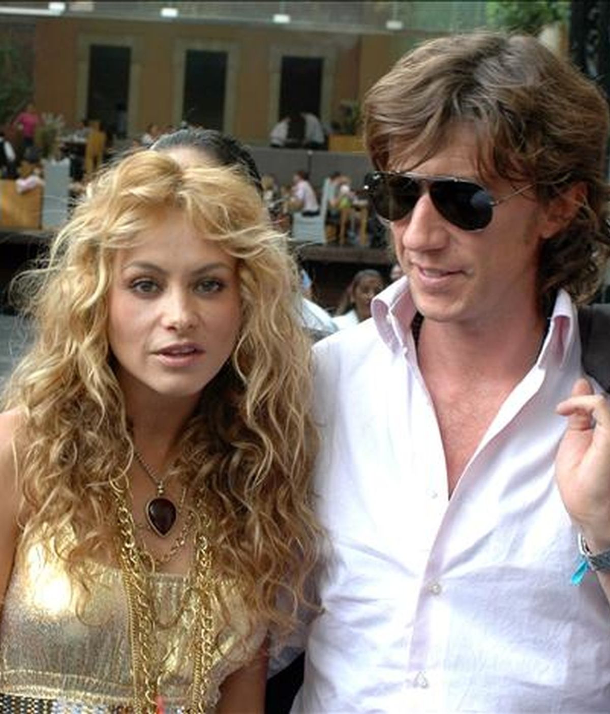 La cantante y actriz mexicana Paulina Rubio y su esposo el empresario, Nicolás Vallejo Najera "Colate". EFE/Archivo La cantante y actriz mexicana Paulina Rubio y su esposo el empresario, Nicolás Vallejo Najera "Colate". EFE/Archivo