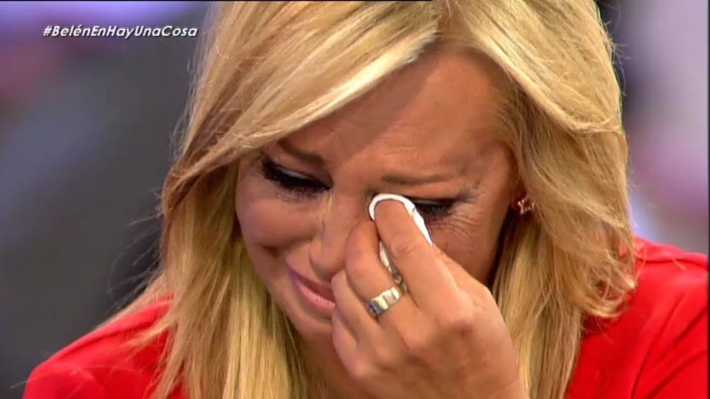 Belén Esteban, emocionada en el plató de 'Hay una cosa...'