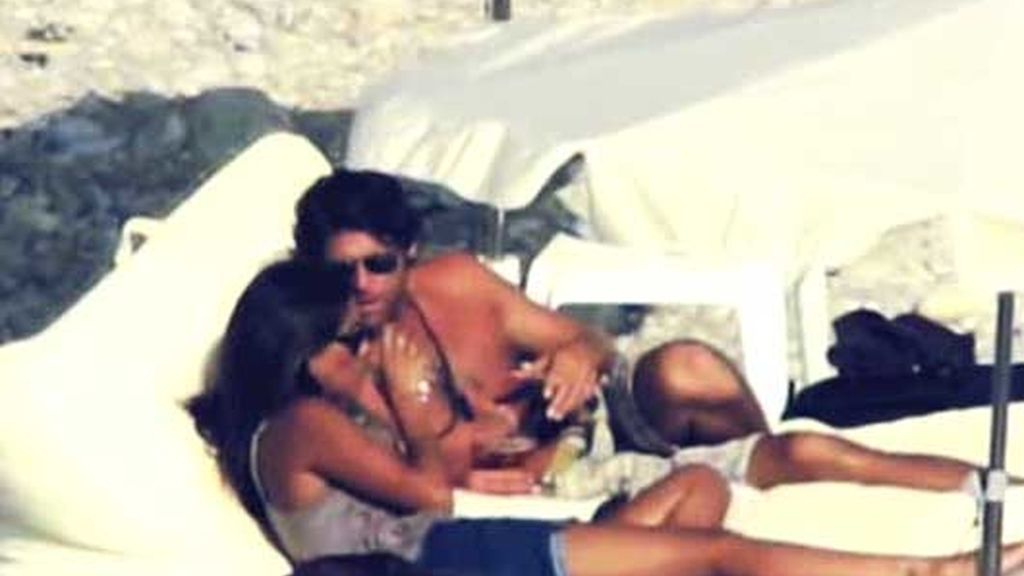 María José Suárez disfruta de su nuevo novio bajo el sol de Ibiza