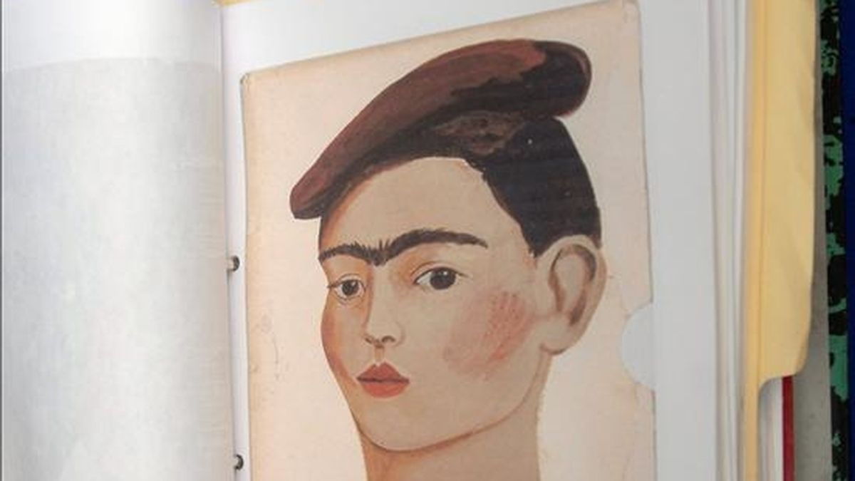 Aspecto de uno de los más de cuatrocientos cuadros falsos de la pintora mexicana Frida Kahlo que están circulando en la actualidad en el mercado de arte. Varios expertos denunciaron el martes en Ciudad de México, en una rueda de prensa, sobre la existencia de estas copias. EFE