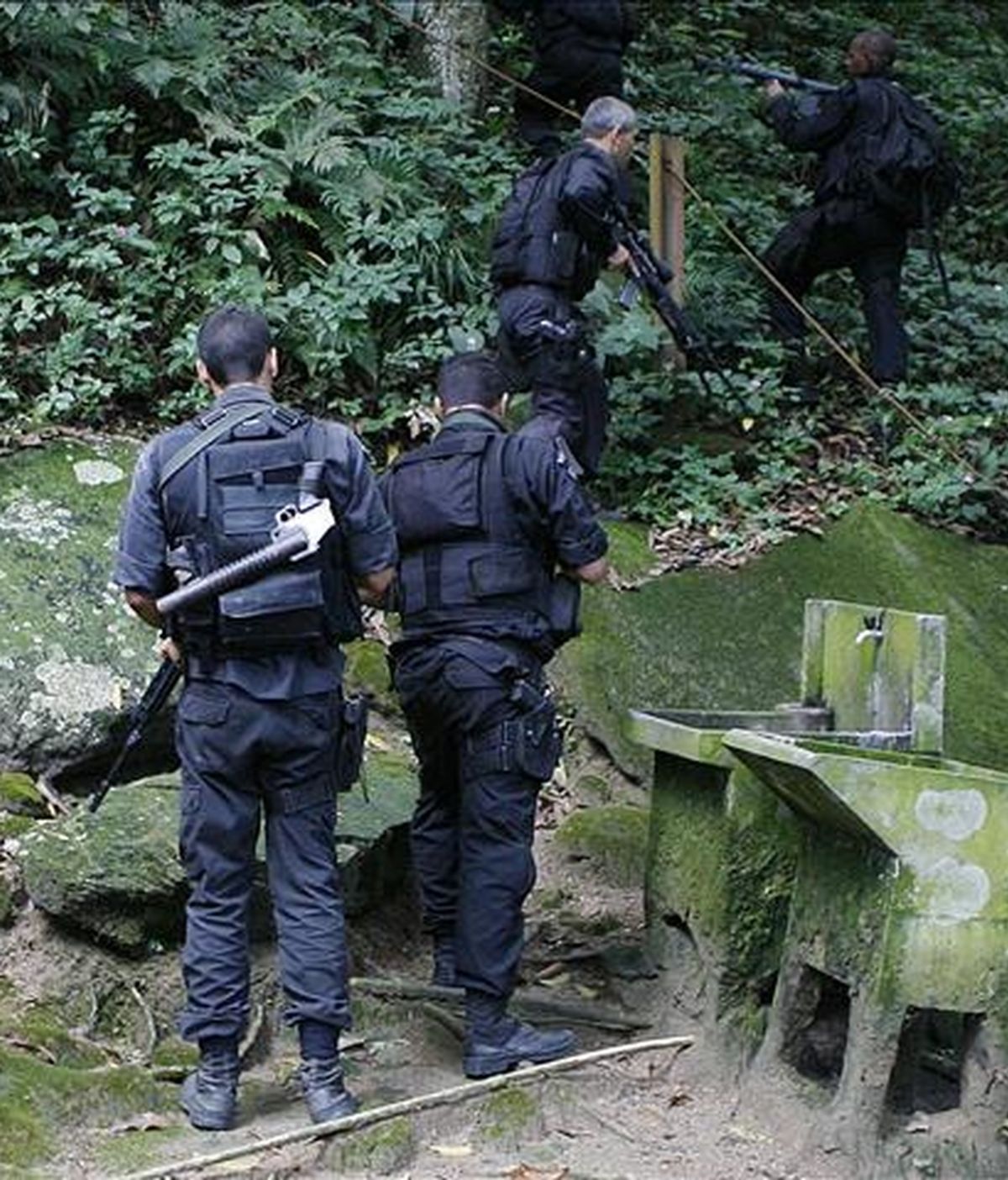 Seis supuestos narcotraficantes murieron y otro quedó herido en el cruce de disparos con agentes del Primer Batallón de la institución en el populoso barrio de Santa Teresa, Río de Janeiro (Brasil). EFE/Archivo