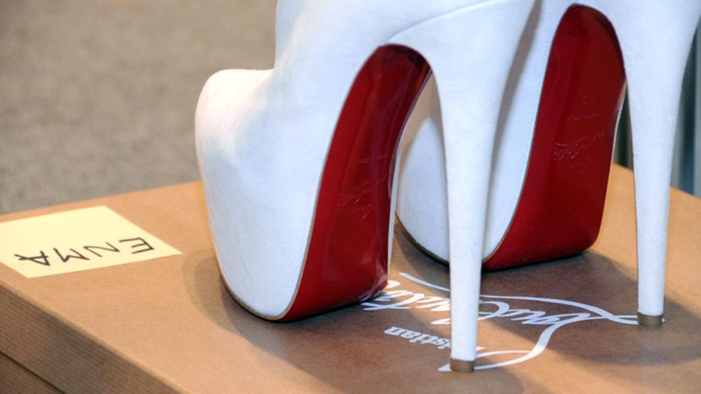 "Los amantes pasajeros" de Almodóvar revolucionan el desfile de David Delfín