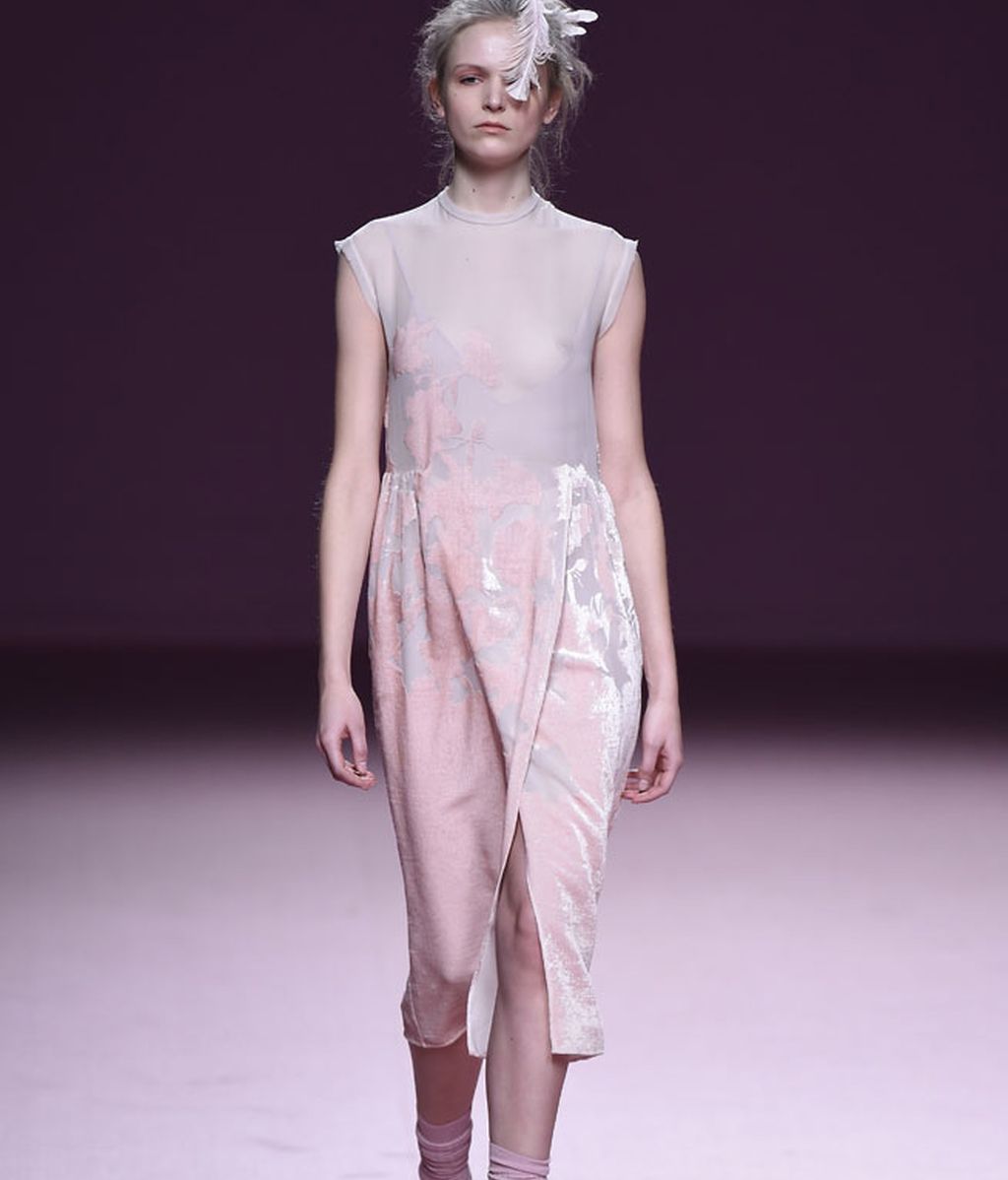 Rosa etéreo y negro intenso en Juan Vidal