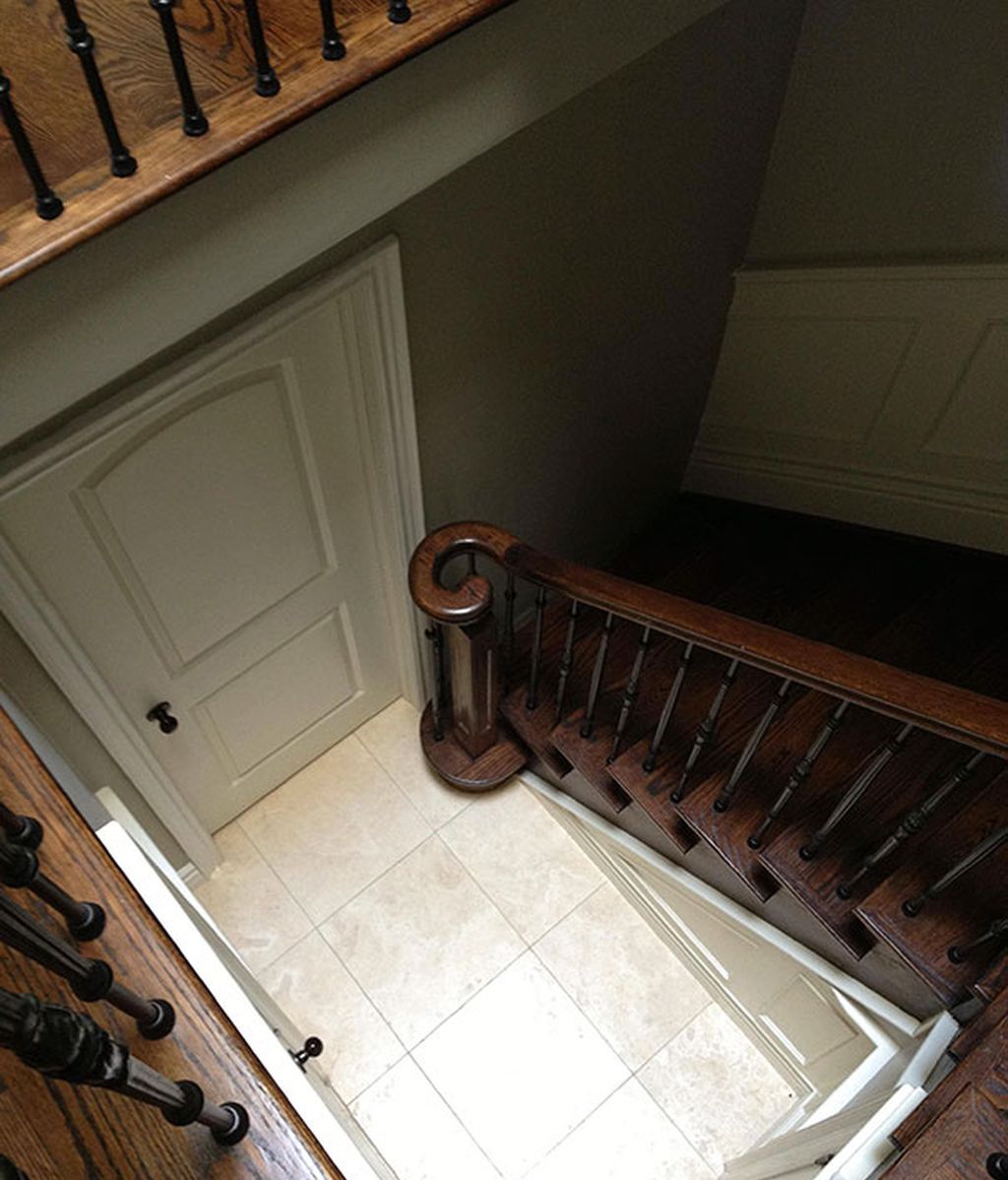 Unas escaleras que terminan en la pared