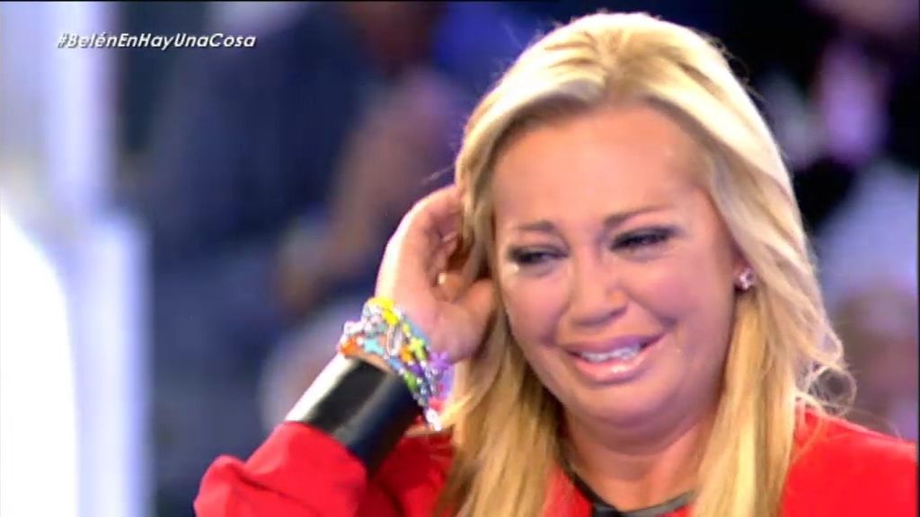 Belén Esteban, emocionada en el plató de 'Hay una cosa...'