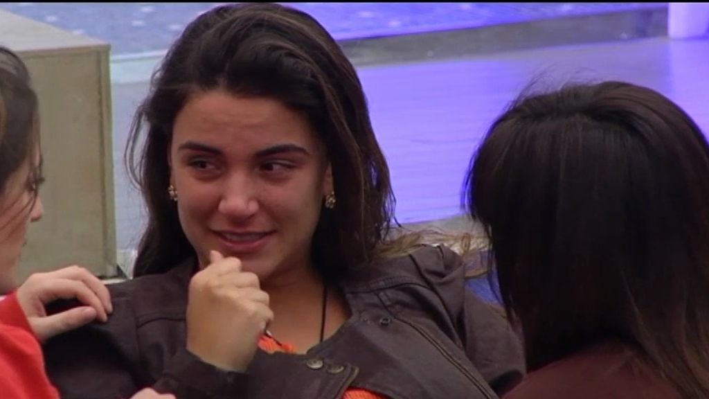 El cariño de los concursantes emociona a la brasileña
