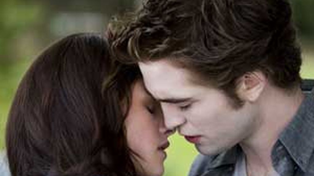 Kristen Stewart y Robert Pattison en una escena de la nueva película. Foto: Aurum Producciones Kristen Stewart y Robert Pattison en una escena de la nueva película. Foto: Aurum Producciones