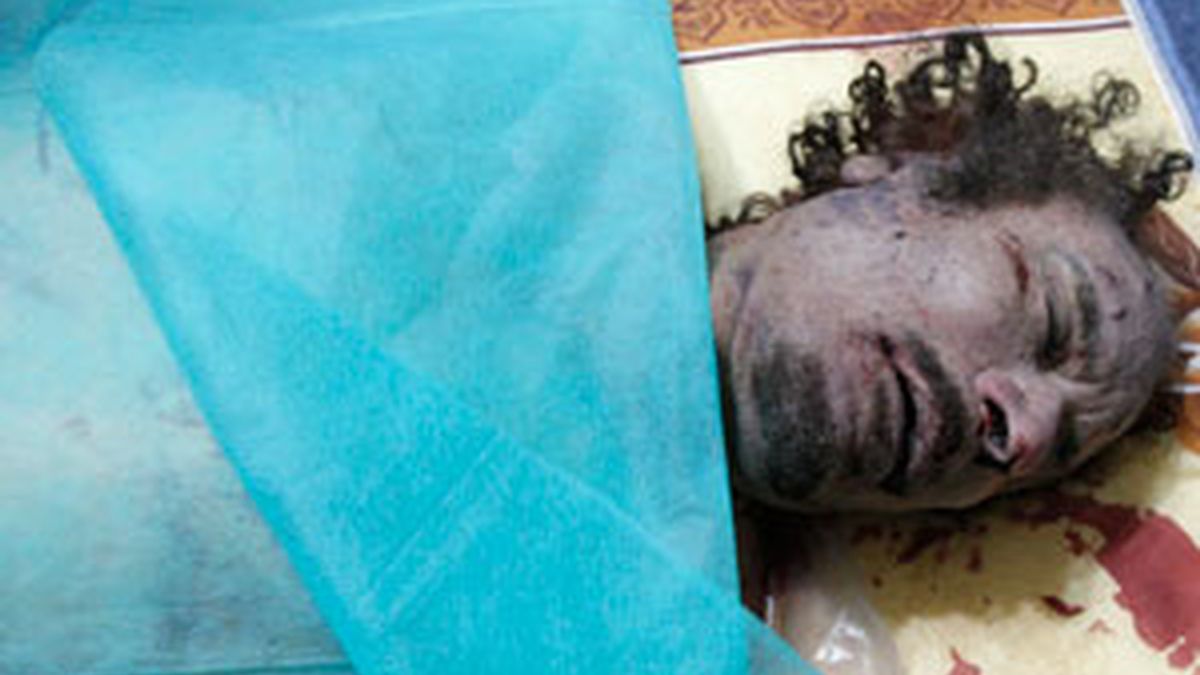 Gadafi yace en una morgue de Misrata. Foto: Reuters