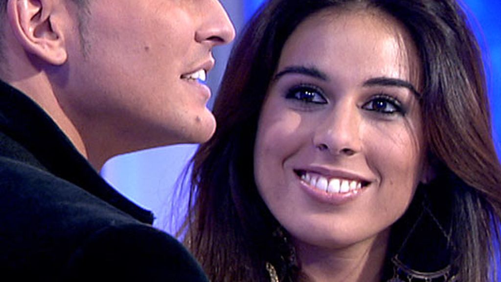 Víctor entra a pretender a Indhira