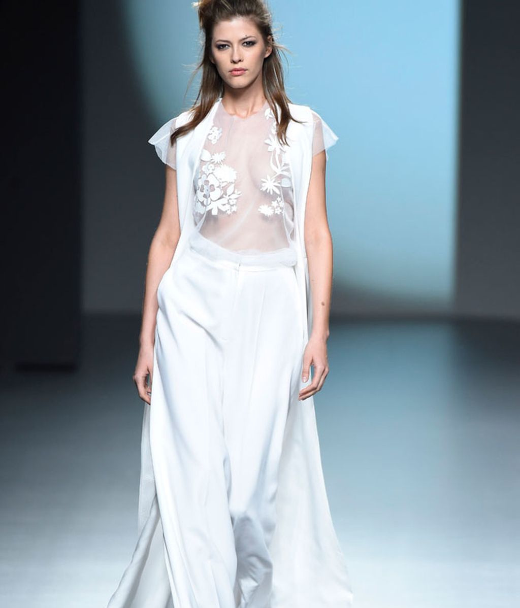 Líneas depuradas y costura artesanal