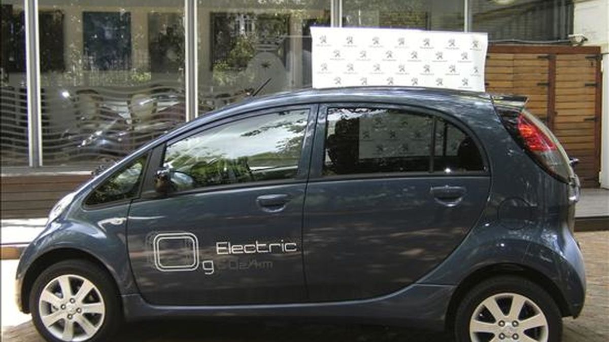 Modelo eléctrico iOn de Peugeot. EFE/Archivo