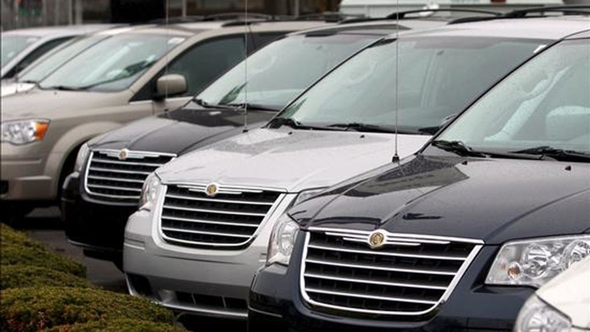 Los datos muestran que la bancarrota inminente de Chrysler y General Motors hizo que muchos consumidores acudieran a los concesionarios para aprovechar las rebajas en los precios. EFE/Archivo Los datos muestran que la bancarrota inminente de Chrysler y General Motors hizo que muchos consumidores acudieran a los concesionarios para aprovechar las rebajas en los precios. EFE/Archivo