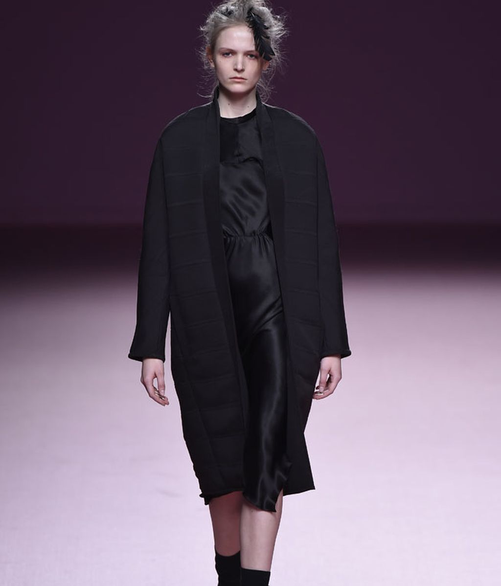 Rosa etéreo y negro intenso en Juan Vidal