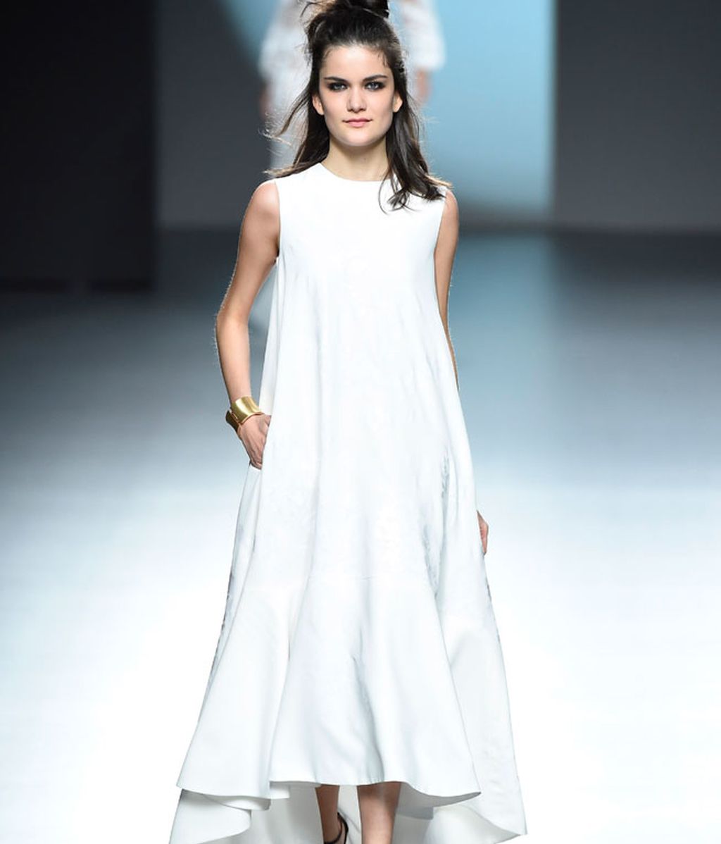 Líneas depuradas y costura artesanal