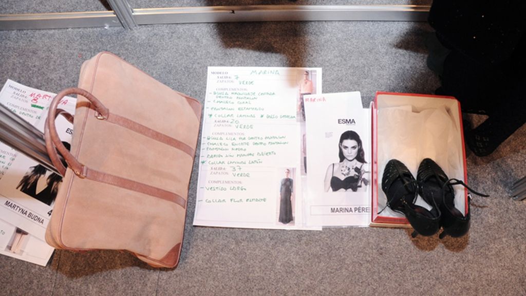 En el backstage descubrimos muchos secretos, como qué complementos lucirían las modelos de Ailanto