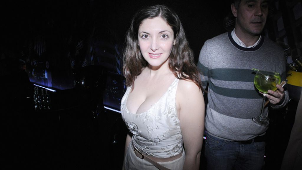 La escritora Espido Freire con un escotadísimo vestido