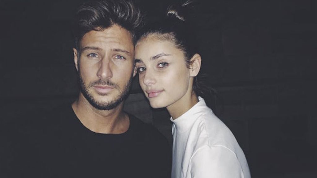Taylor Hill sale con el actor Michael Stephen Shank