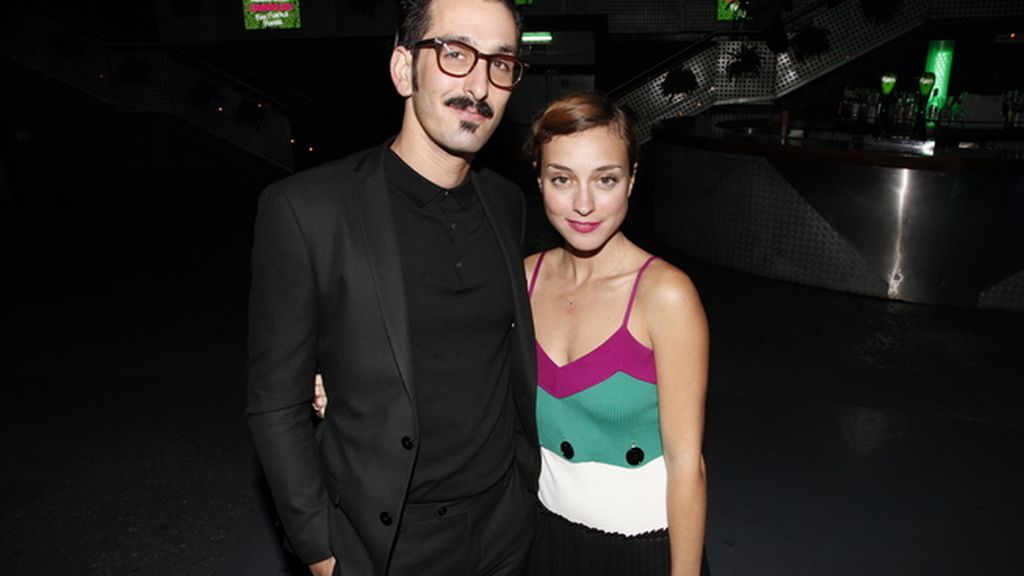 Lourdes Hernández "Russian Red", junto a su pareja