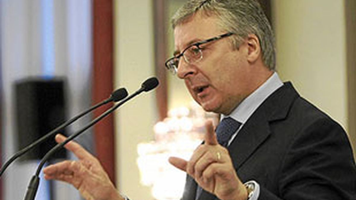 El ministro de Fomento, José Blanco, contra la cúpula de los controladores. Video: ATLAS El ministro de Fomento, José Blanco, contra la cúpula de los controladores. Video: ATLAS