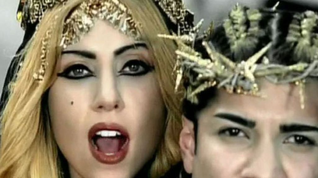 Lady Gaga la lía con su último videoclip