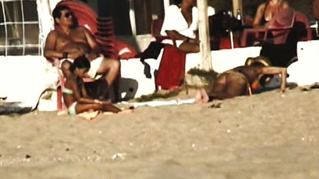 Ivonne Reyes enseña el pompis